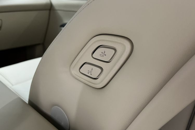 Used Buick GL8 2023 ES Lu Zun Deluxe Model Interior 1