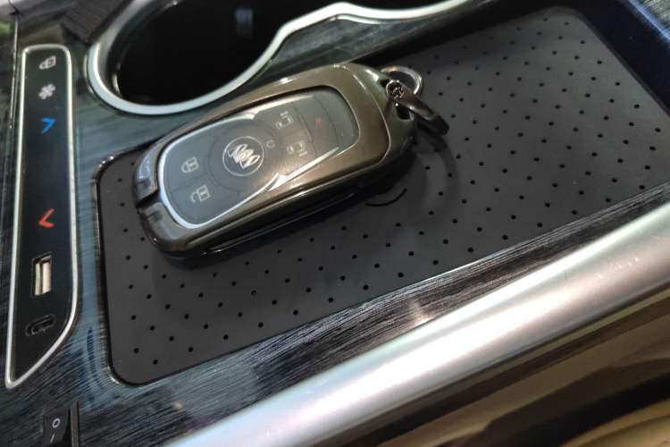Used Buick GL8 2023 ES Lu Zun Deluxe Model Interior 1