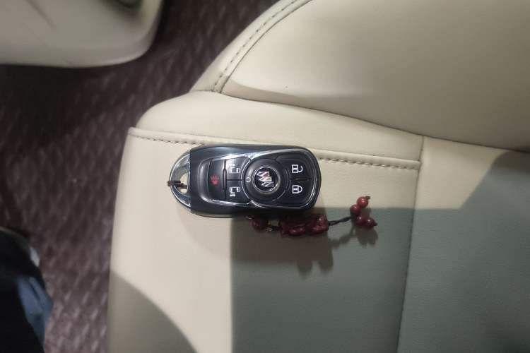 Used Buick GL8 2023 ES Lu Zun Deluxe Model Interior 1