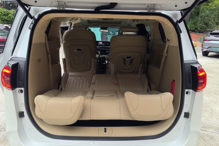 Used Buick GL8 2023 ES Lu Zun Deluxe Model Interior 10