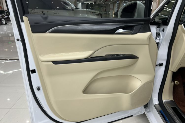 Used Buick GL8 2023 ES Lu Zun Deluxe Model Interior 10