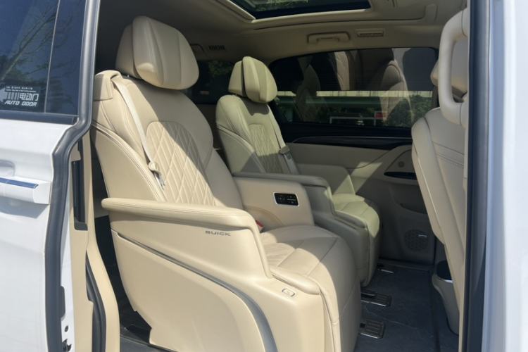 Used Buick GL8 2023 ES Lu Zun Flagship Model Interior 11