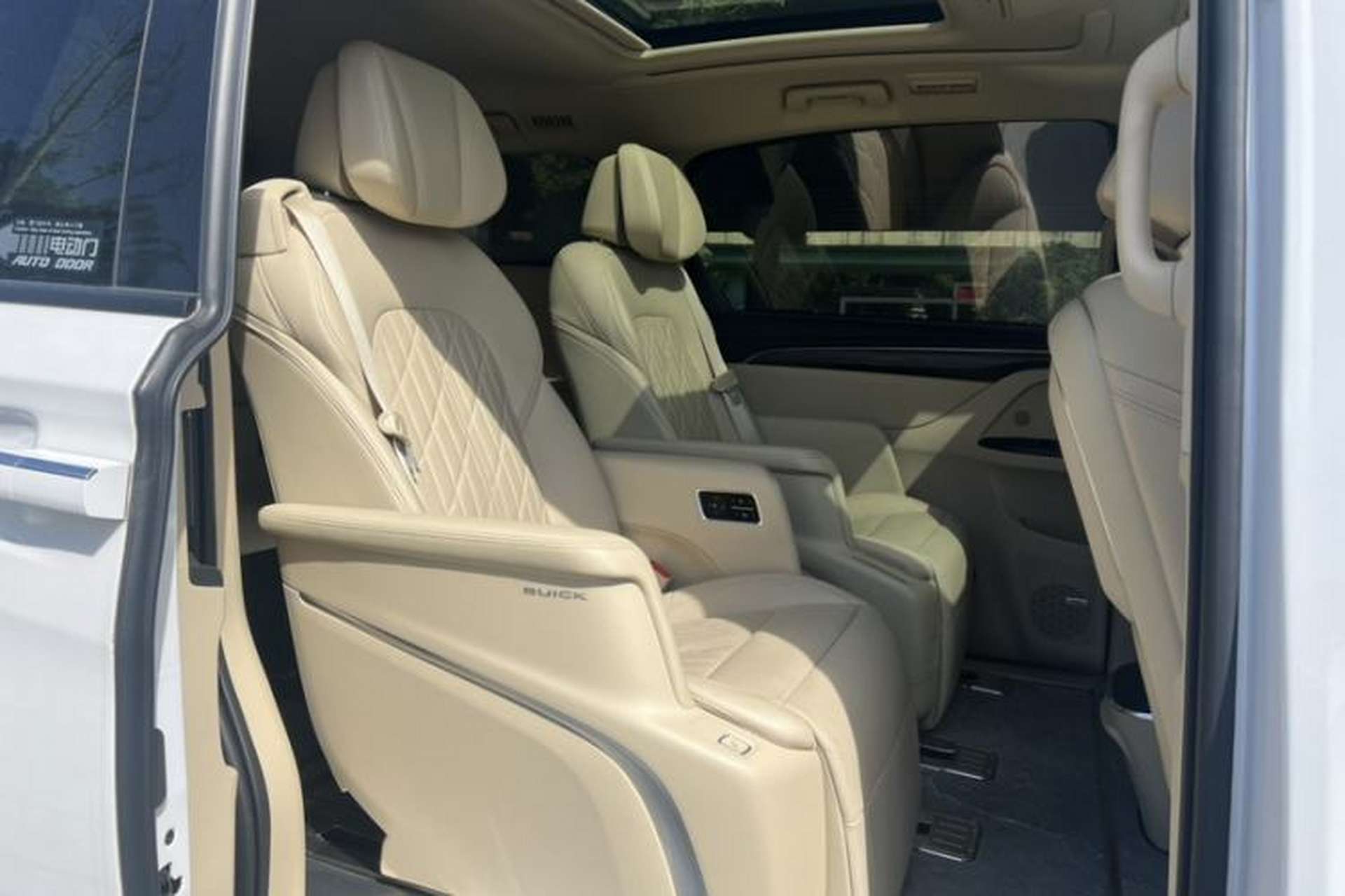 Used Buick GL8 2023 ES Lu Zun Flagship Model Interior 11