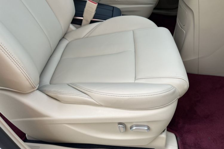 Used Buick GL8 2023 ES Lu Zun Deluxe Model Interior 11