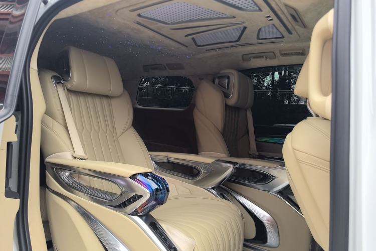 Used Buick GL8 2023 ES Lu Zun Deluxe Model Interior 11
