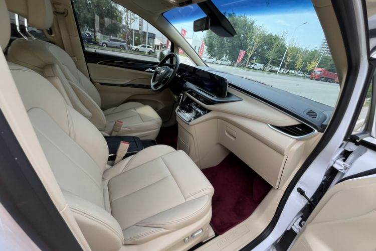 Used Buick GL8 2023 ES Lu Zun Deluxe Model Interior 12