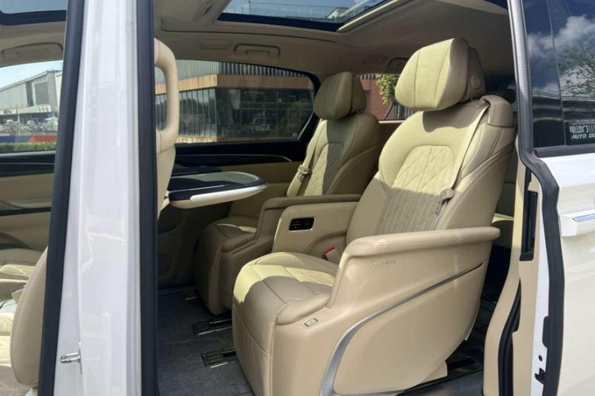 Used Buick GL8 2023 ES Lu Zun Flagship Model Interior 2