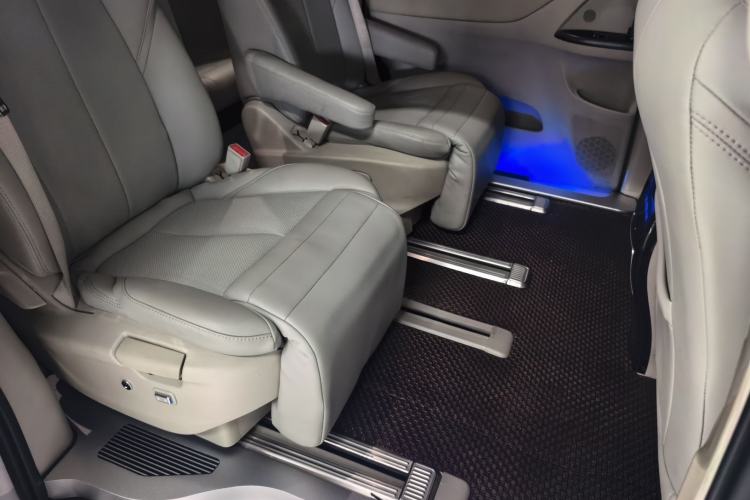 Used Buick GL8 2023 ES Lu Zun Comfort Model Interior 2