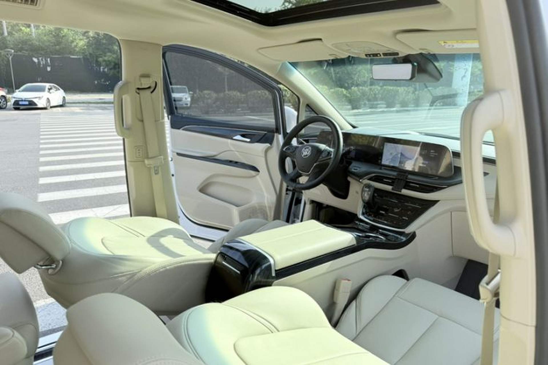 Used Buick GL8 2023 ES Lu Zun Deluxe Model Interior 2