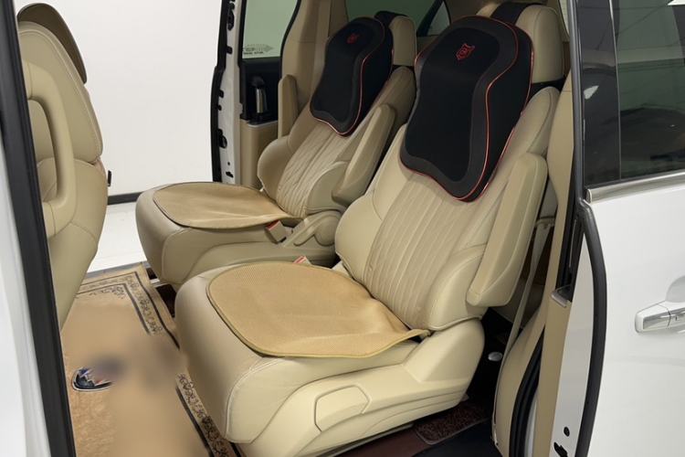 Used Buick GL8 2023 Facelifted Land Cruiser Executive Luxury Version Interior 2