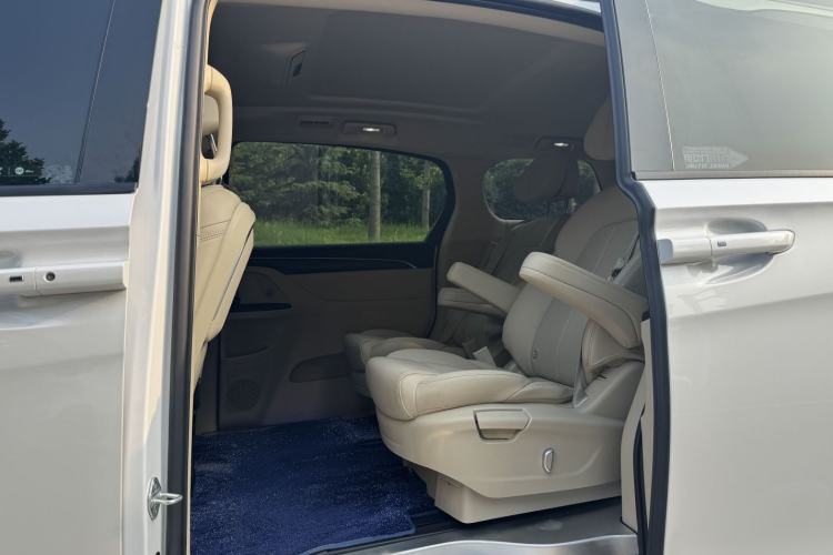 Used Buick GL8 2023 ES Lu Zun Deluxe Model Interior 2