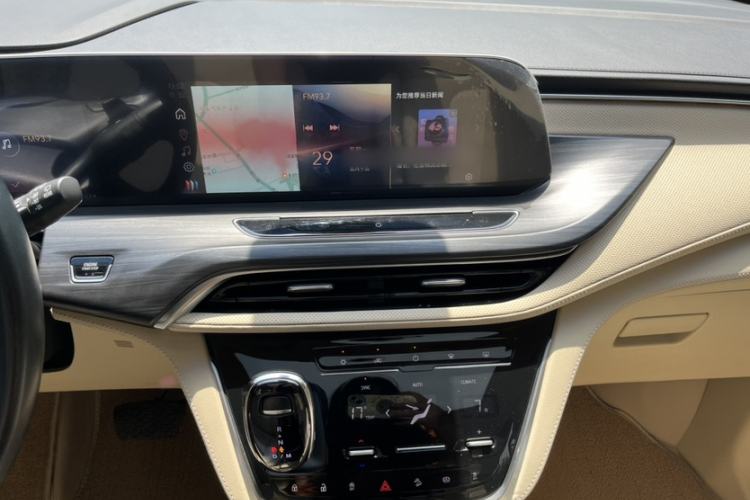 Used Buick GL8 2023 ES Lu Zun Deluxe Model Interior 3