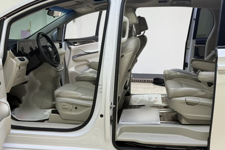 Used Buick GL8 2023 ES Lu Zun Comfort Model Interior 3