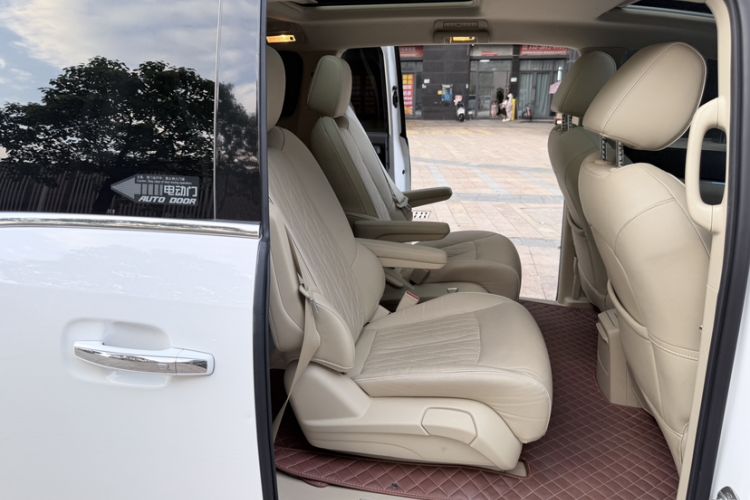 Used Buick GL8 2023 Land Executive Class Deluxe Model Interior 3