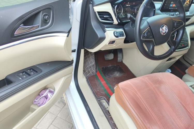 Used Buick GL8 2023 Facelifted Land Cruiser Executive Luxury Version Interior 3