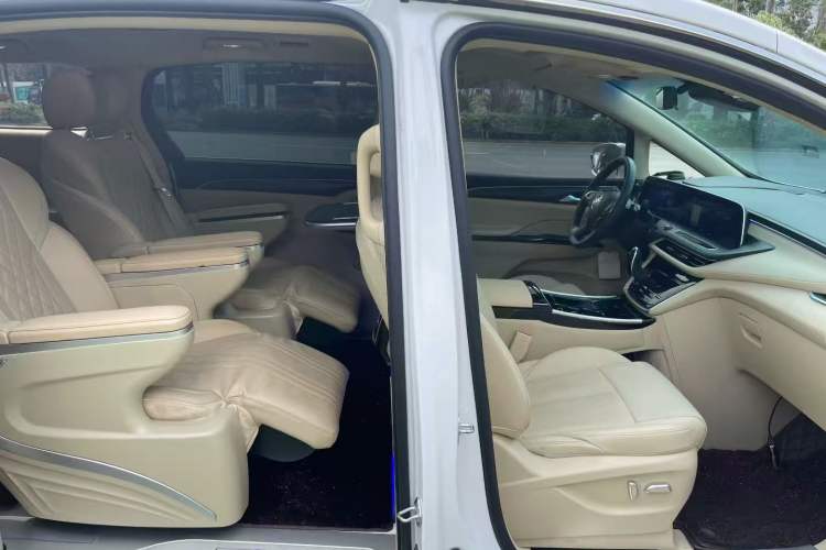 Used Buick GL8 2023 ES Lu Zun Deluxe Model Interior 3