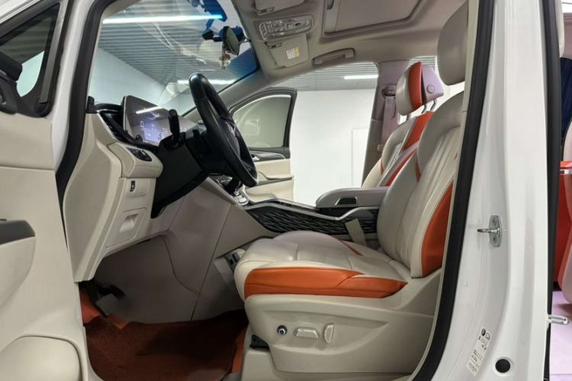 Used Buick GL8 2023 ES Lu Zun Comfort Model Interior 4