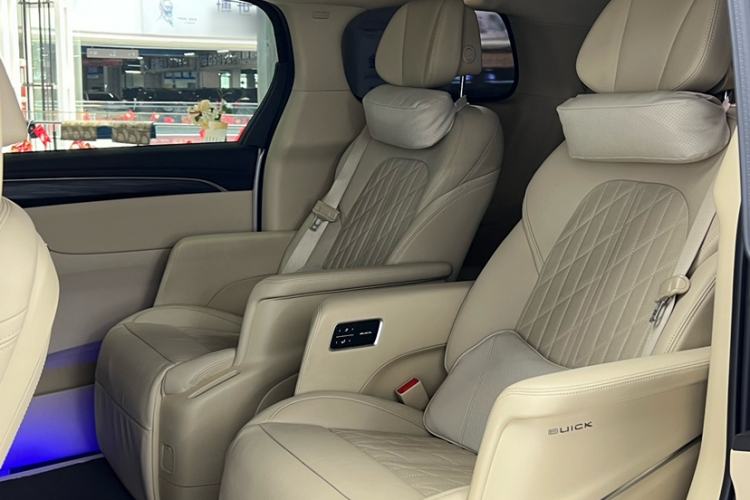 Used Buick GL8 2023 ES Lu Zun Luxury Edition and Yue Version Interior 4