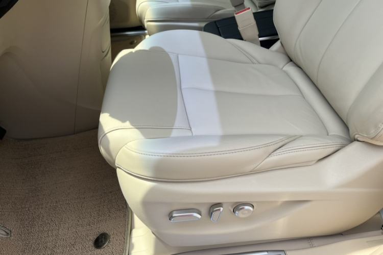 Used Buick GL8 2023 ES Lu Zun Deluxe Model Interior 4