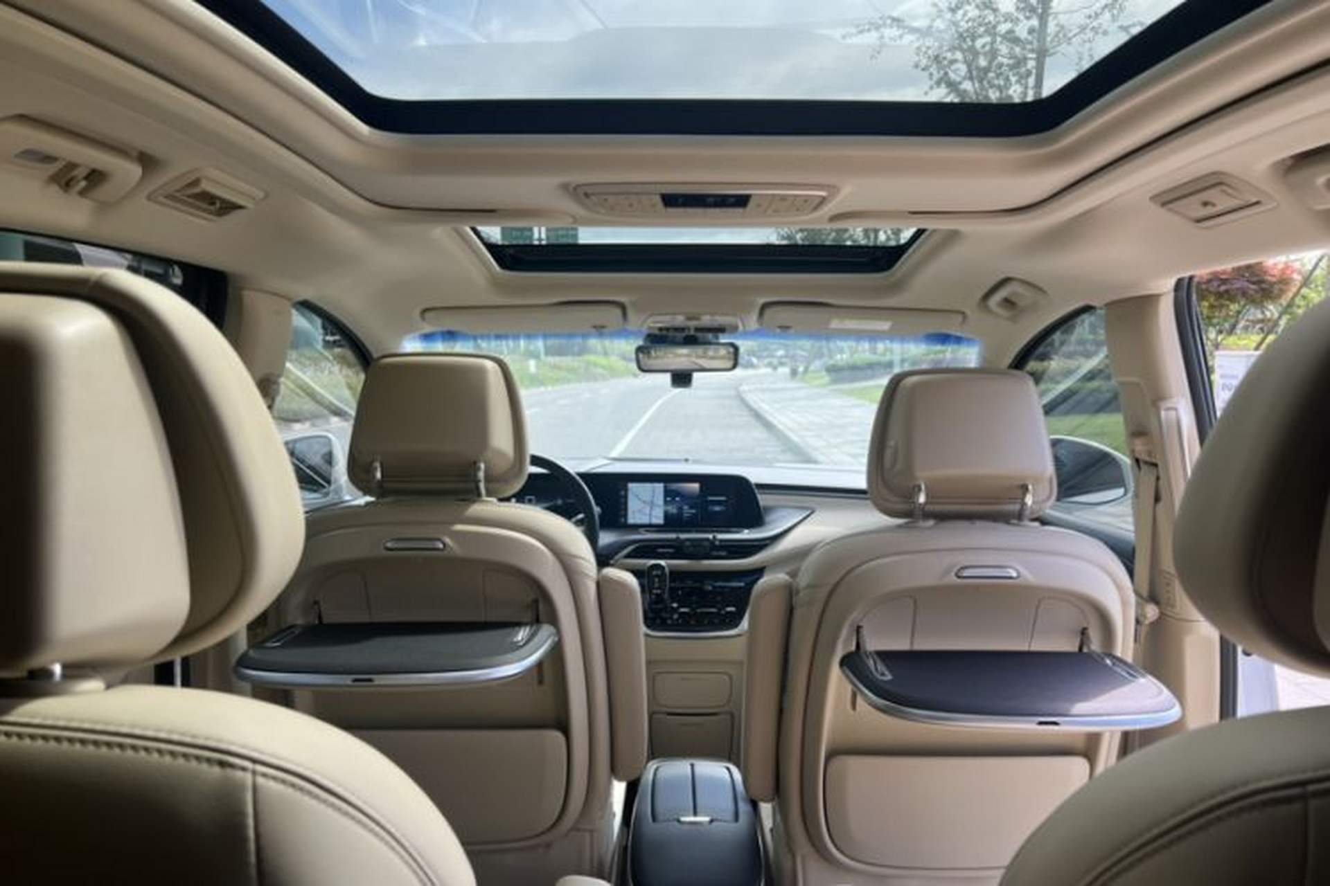 Used Buick GL8 2023 ES Lu Zun Flagship Model Interior 4