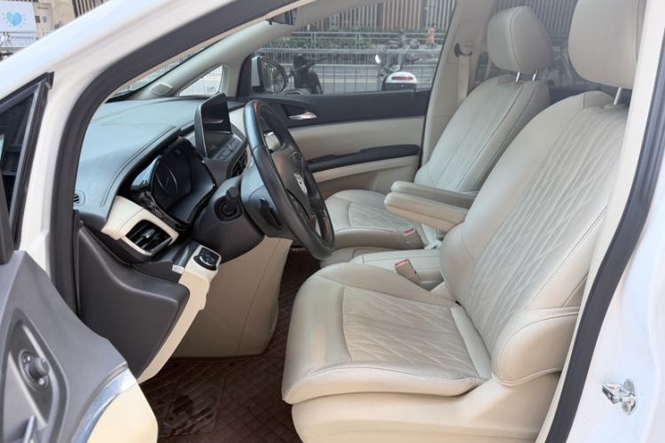 Used Buick GL8 2023 Land Executive Class Deluxe Model Interior 4