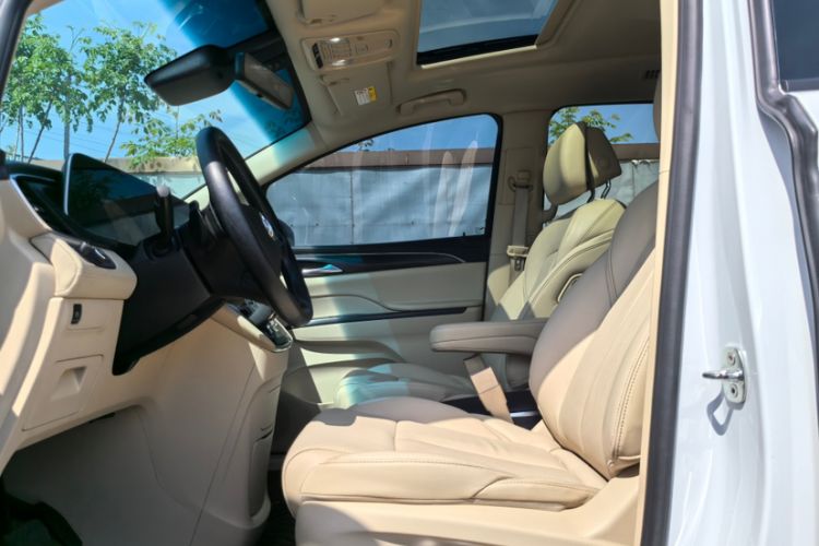 Used Buick GL8 2023 ES Lu Zun Deluxe Model Interior 4