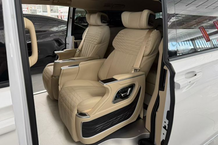 Used Buick GL8 2023 ES Lu Zun Deluxe Model Interior 4