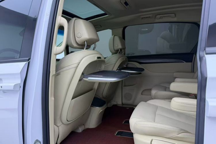 Used Buick GL8 2023 ES Lu Zun Deluxe Model Interior 4