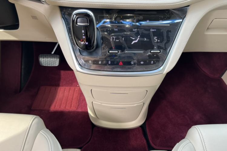 Used Buick GL8 2023 ES Lu Zun Deluxe Model Interior 4