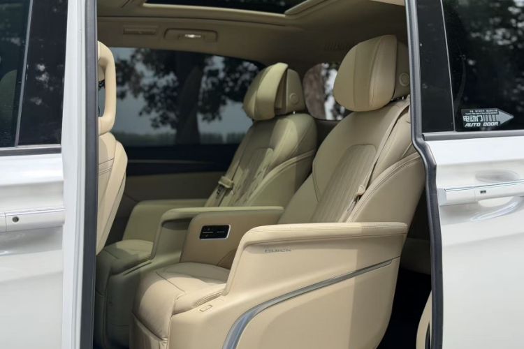 Used Buick GL8 2023 ES Lu Zun Luxury Model Interior 4