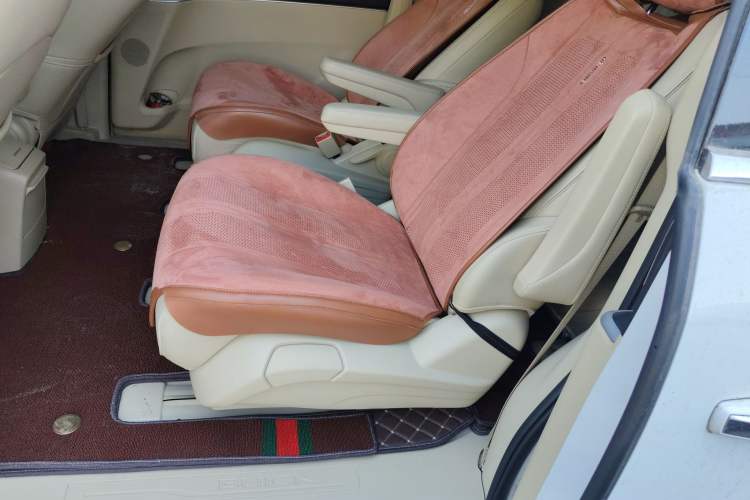 Used Buick GL8 2023 Facelifted Land Cruiser Executive Luxury Version Interior 4