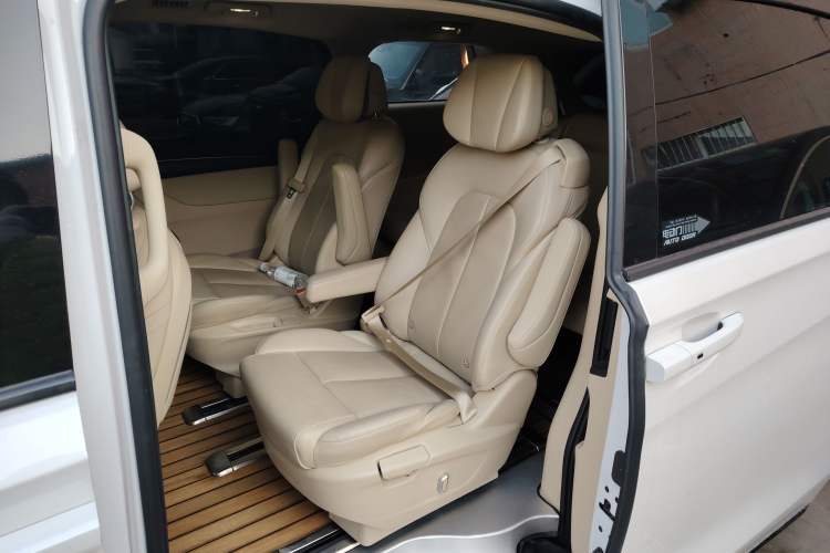 Used Buick GL8 2023 ES Lu Zun Deluxe Model Interior 4