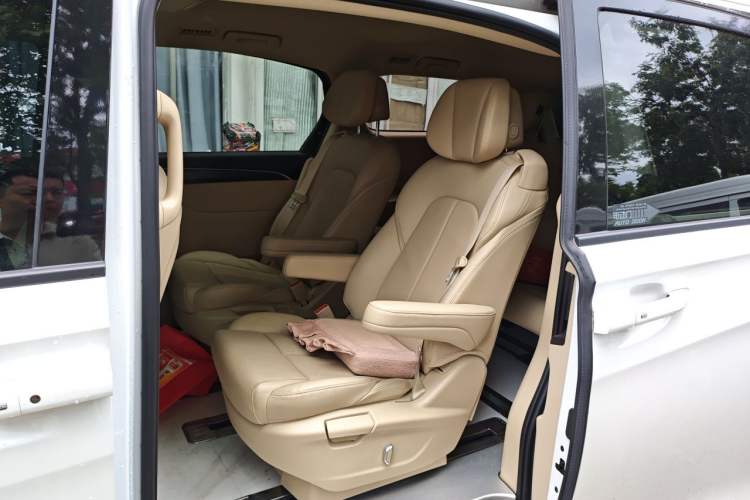 Used Buick GL8 2023 ES Lu Zun Deluxe Model Interior 4