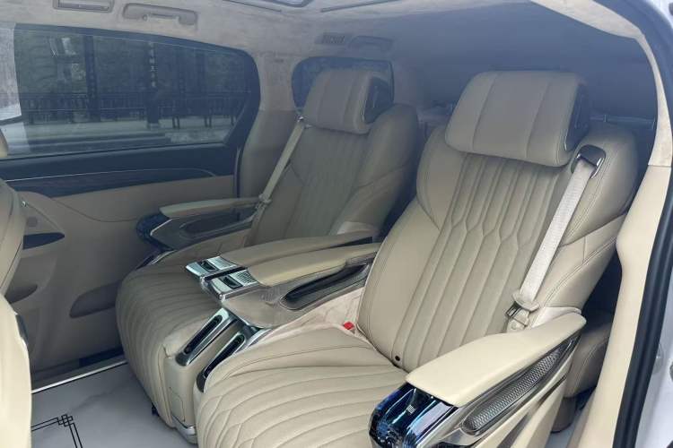 Used Buick GL8 2023 ES Lu Zun Deluxe Model Interior 4