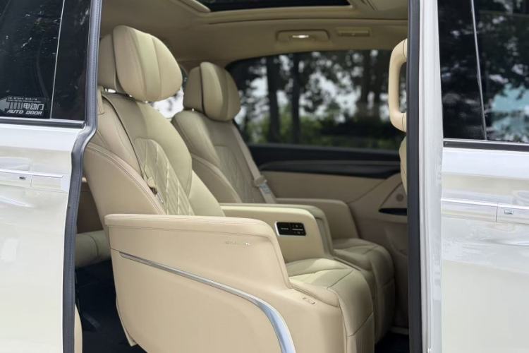 Used Buick GL8 2023 ES Lu Zun Luxury Model Interior 5