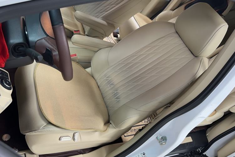 Used Buick GL8 2023 Facelifted Land Cruiser Executive Luxury Version Interior 5
