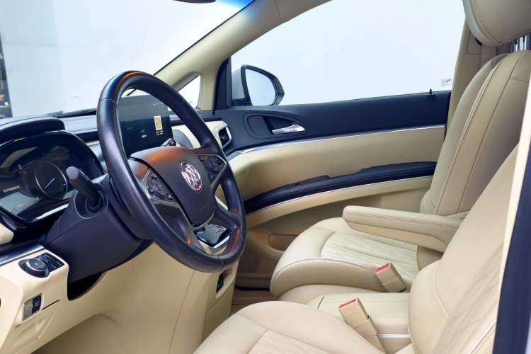 Used Buick GL8 2023 Facelifted Land Cruiser Executive Luxury Version Interior 5