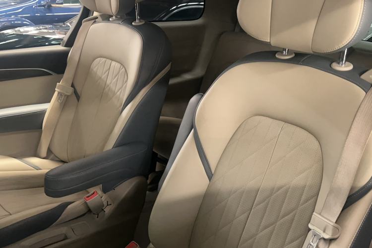 Used Buick GL8 2023 ES Lu Zun Comfort Model Interior 5