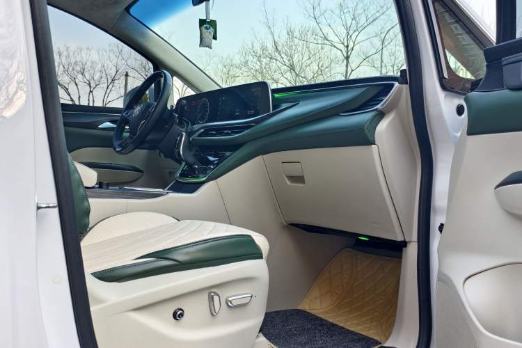 Used Buick GL8 2023 ES Lu Zun Comfort Model Interior 6