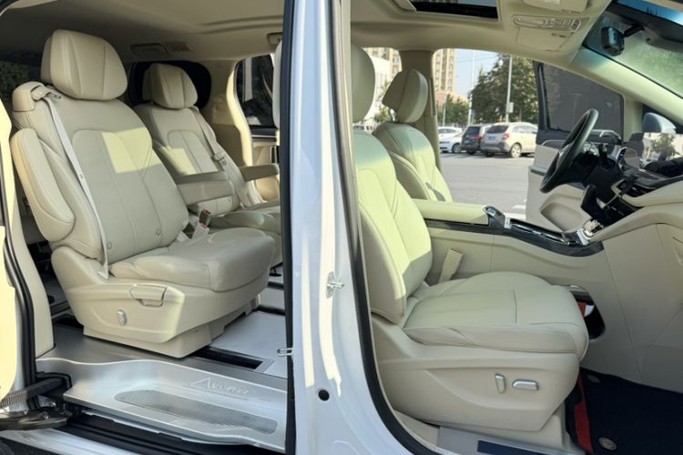 Used Buick GL8 2023 ES Lu Zun Deluxe Model Interior 6
