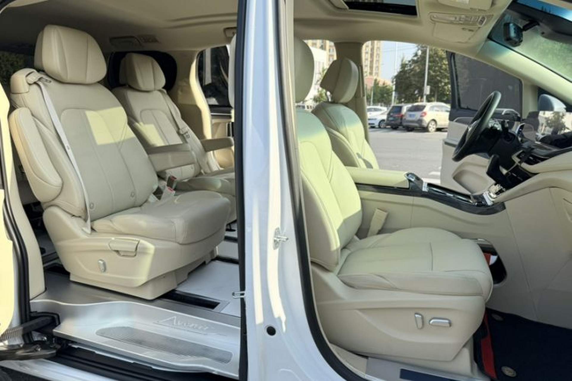 Used Buick GL8 2023 ES Lu Zun Deluxe Model Interior 6