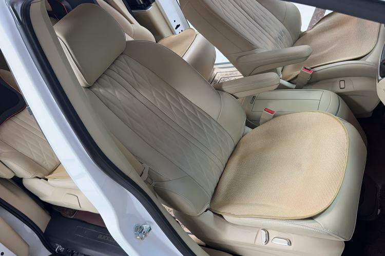 Used Buick GL8 2023 Facelifted Land Cruiser Executive Luxury Version Interior 6