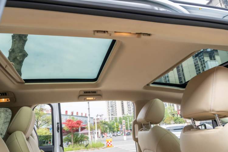Used Buick GL8 2023 Land Executive Class Deluxe Model Interior 7