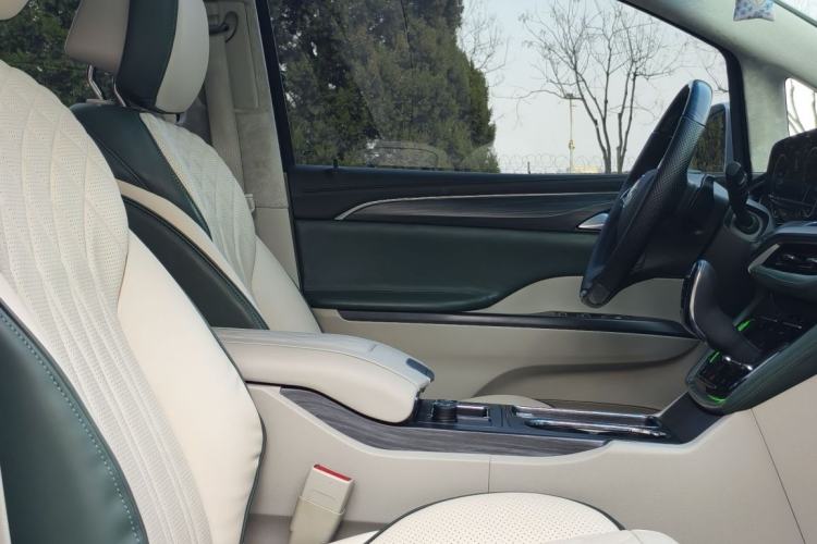 Used Buick GL8 2023 ES Lu Zun Comfort Model Interior 7