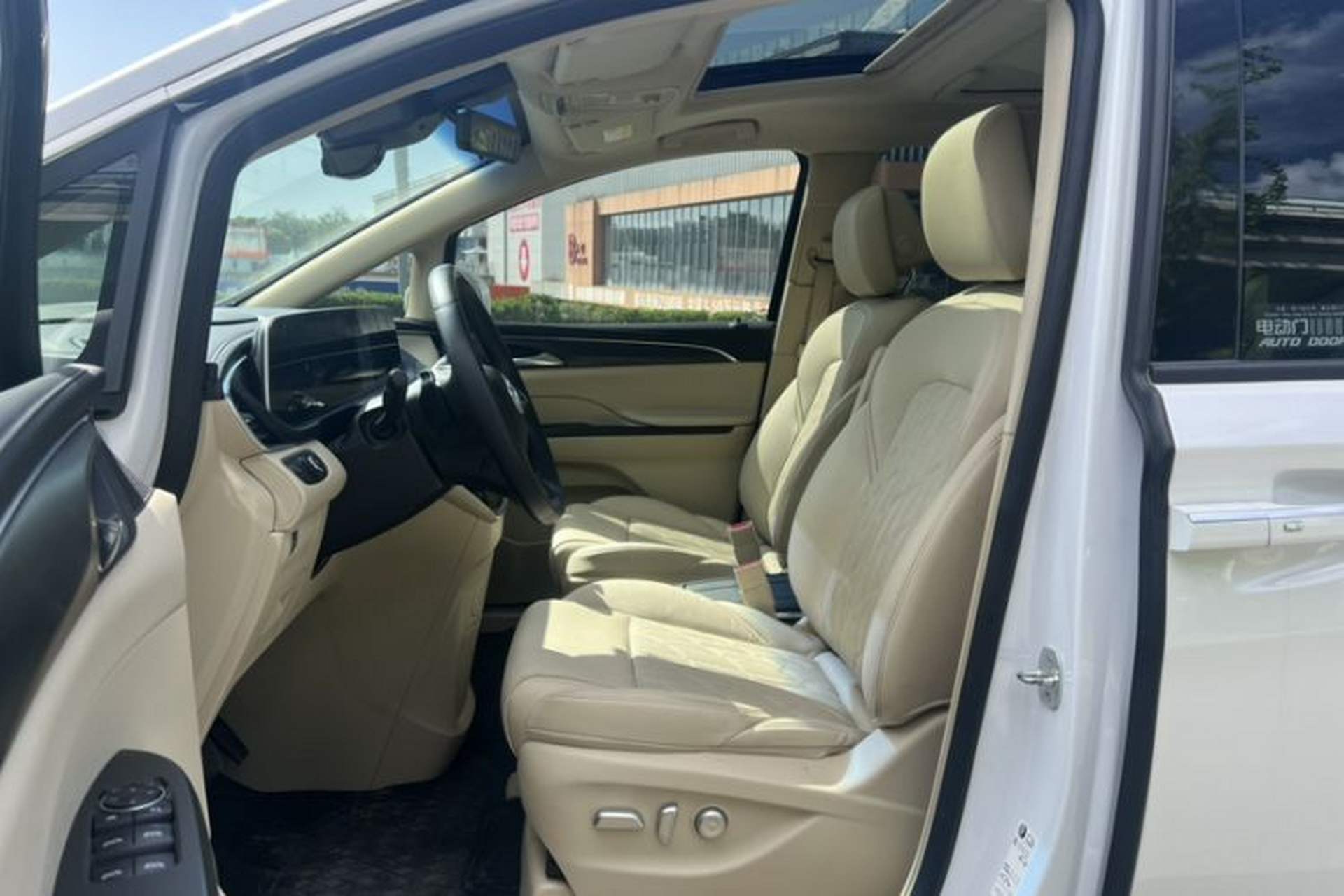 Used Buick GL8 2023 ES Lu Zun Flagship Model Interior 8