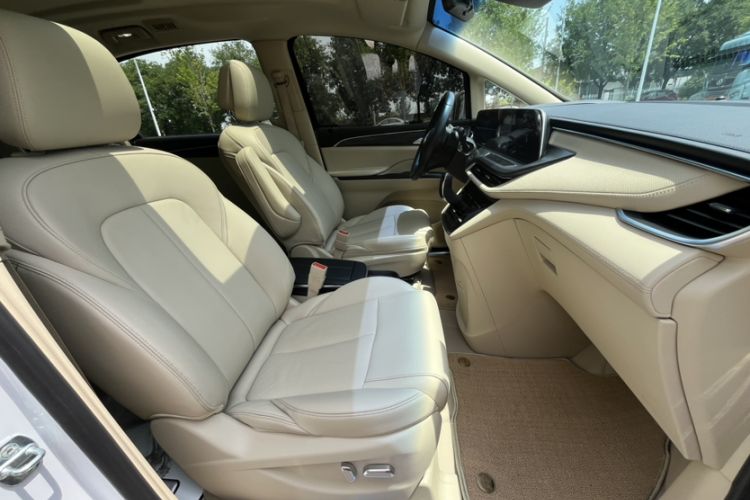 Used Buick GL8 2023 ES Lu Zun Deluxe Model Interior 9