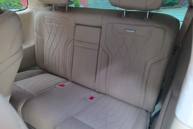 Used Buick GL8 2023 ES Lu Zun Deluxe Model Interior 9