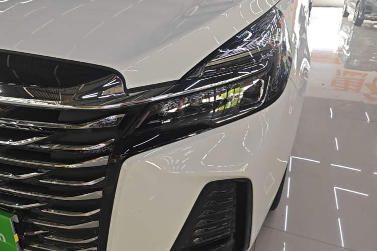 Used Buick GL8 2023 Facelifted Land Cruiser Executive Luxury Version Left Front Headlight