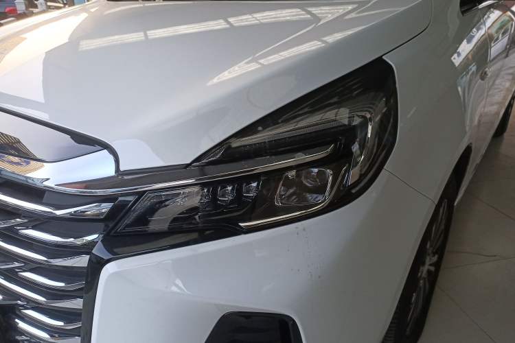 Used Buick GL8 2023 Facelifted Land Cruiser Executive Luxury Version Left Front Headlight