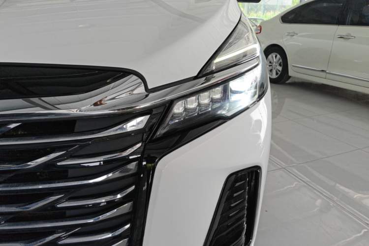 Used Buick GL8 2023 Facelifted Land Cruiser Executive Luxury Version Left Front Headlight